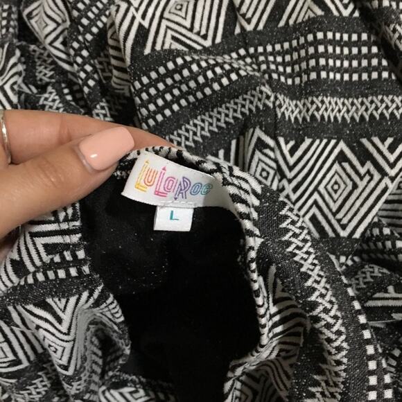 LuLaRoe Sarah noir blanc Aztec duster sweater LARGE - Picture 5 of 5